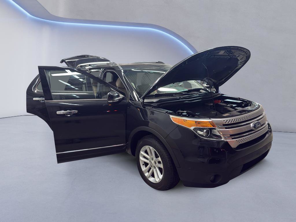Used 2015 Ford Explorer XLT w/ Equipment Group 202A AWD/4WD image 9