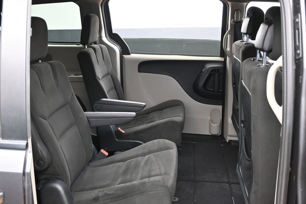Used 2016 Dodge Grand Caravan SE FWD image 32