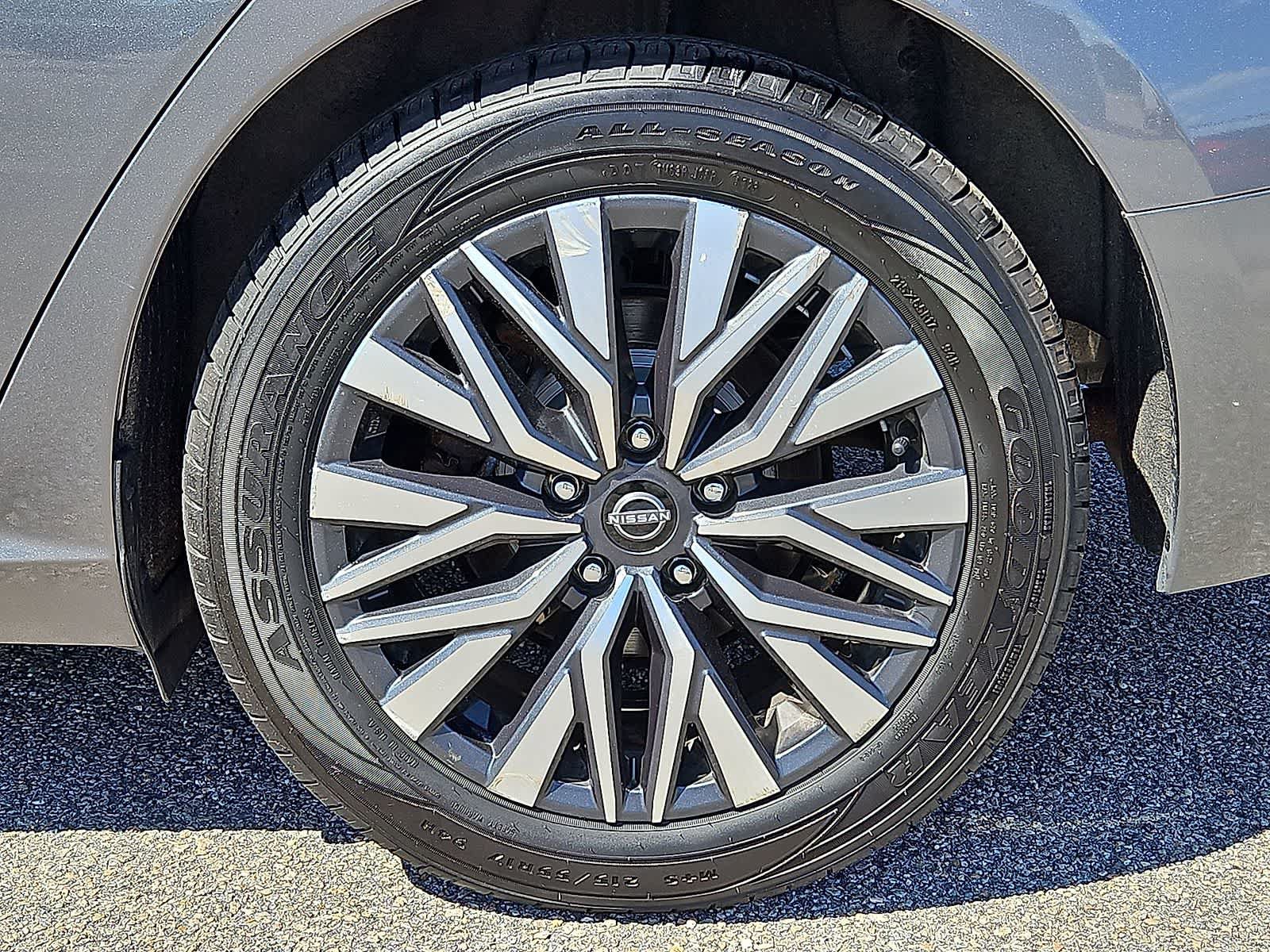 Used 2024 Nissan Altima 2.5 SV FWD image 36