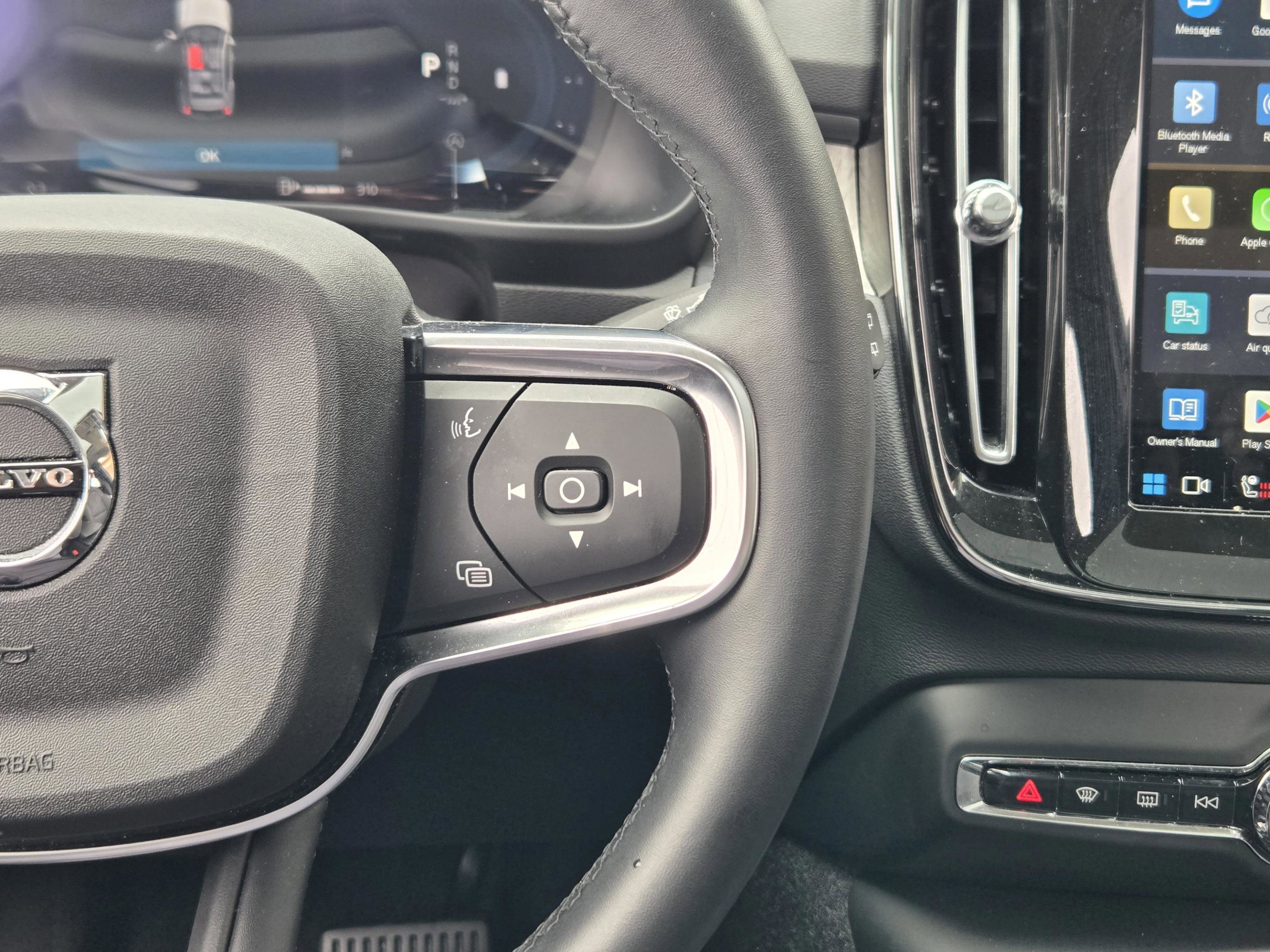 Used 2025 Volvo XC40 B5 Plus image 40