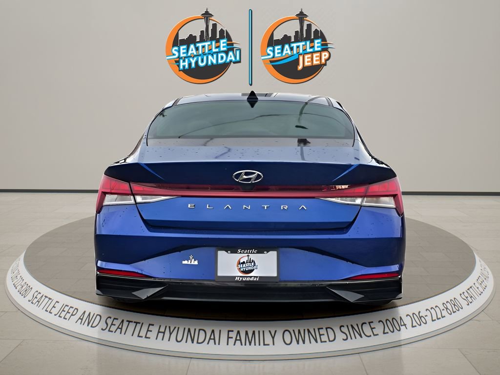 Used 2022 Hyundai Elantra SEL w/ Convenience + Premium Package FWD image 4