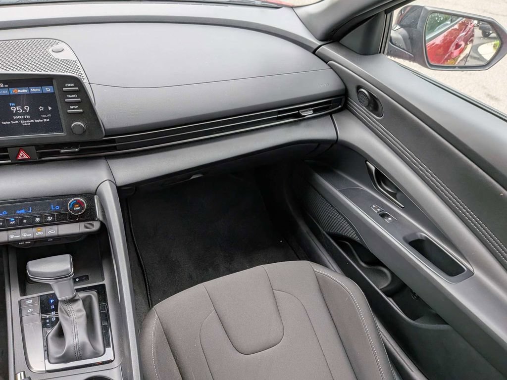 Used 2025 Hyundai Elantra Sport FWD image 16