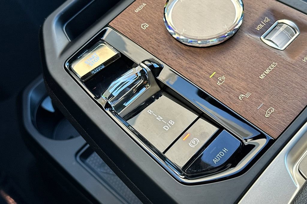 Used 2023 BMW iX xDrive50 w/ Premium Package image 25