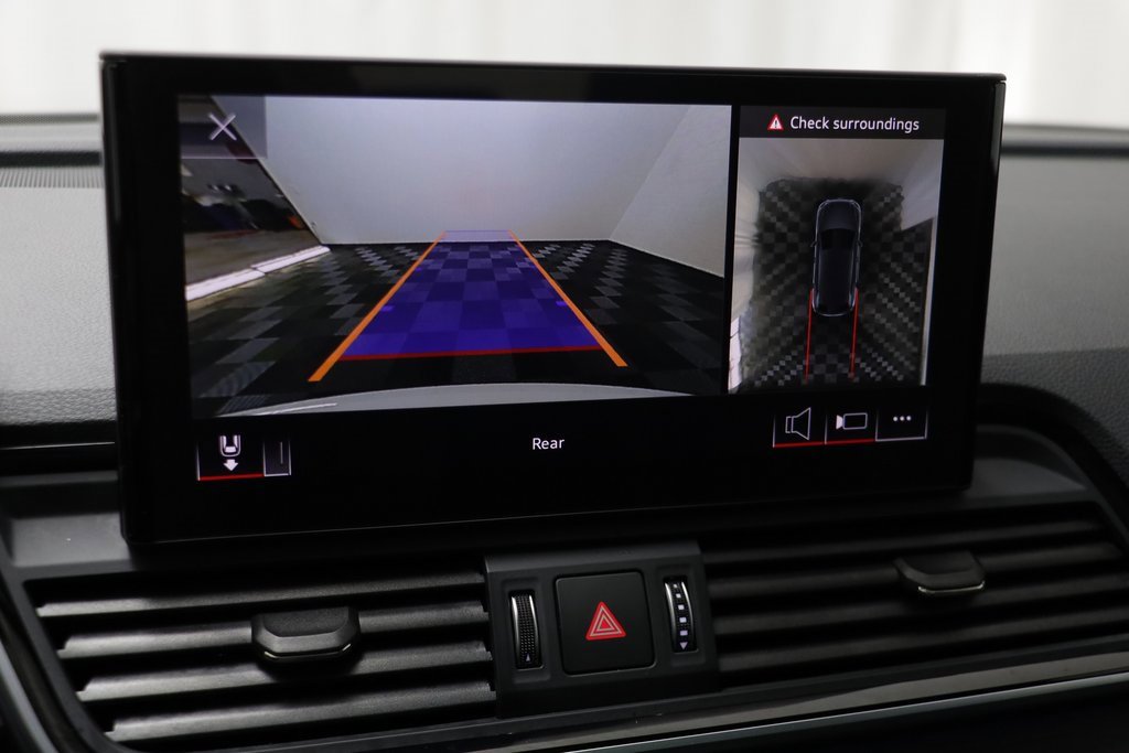 Used 2025 Audi Q5 e Premium Plus w/ Premium Plus Package image 9