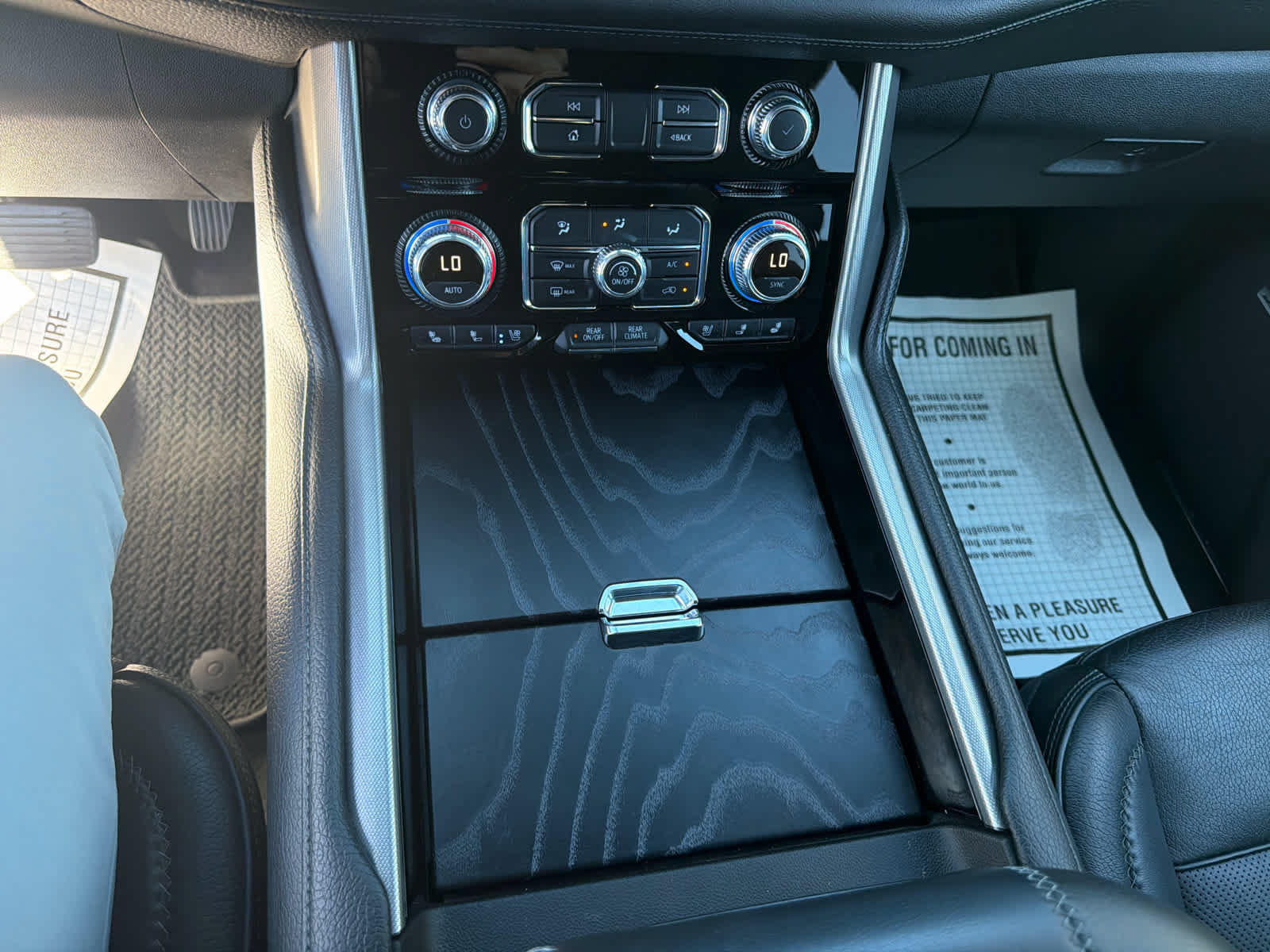 Used 2022 GMC Yukon Denali AWD/4WD image 27