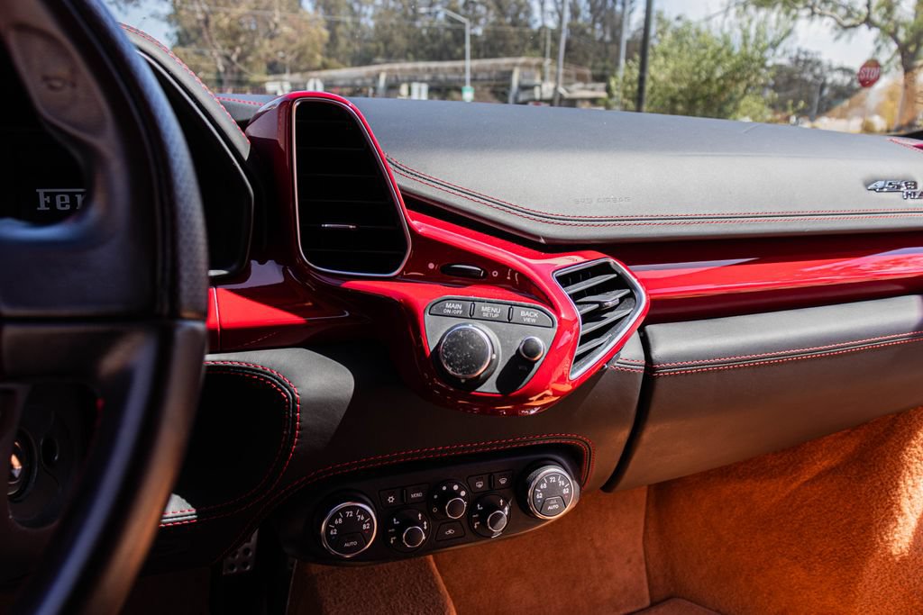 Used 2013 Ferrari 458 Italia Coupe RWD image 40