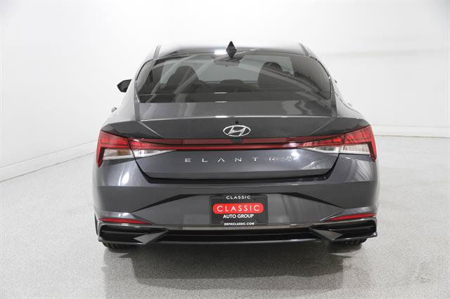 Used 2021 Hyundai Elantra SEL w/ Convenience + Premium Package FWD image 18
