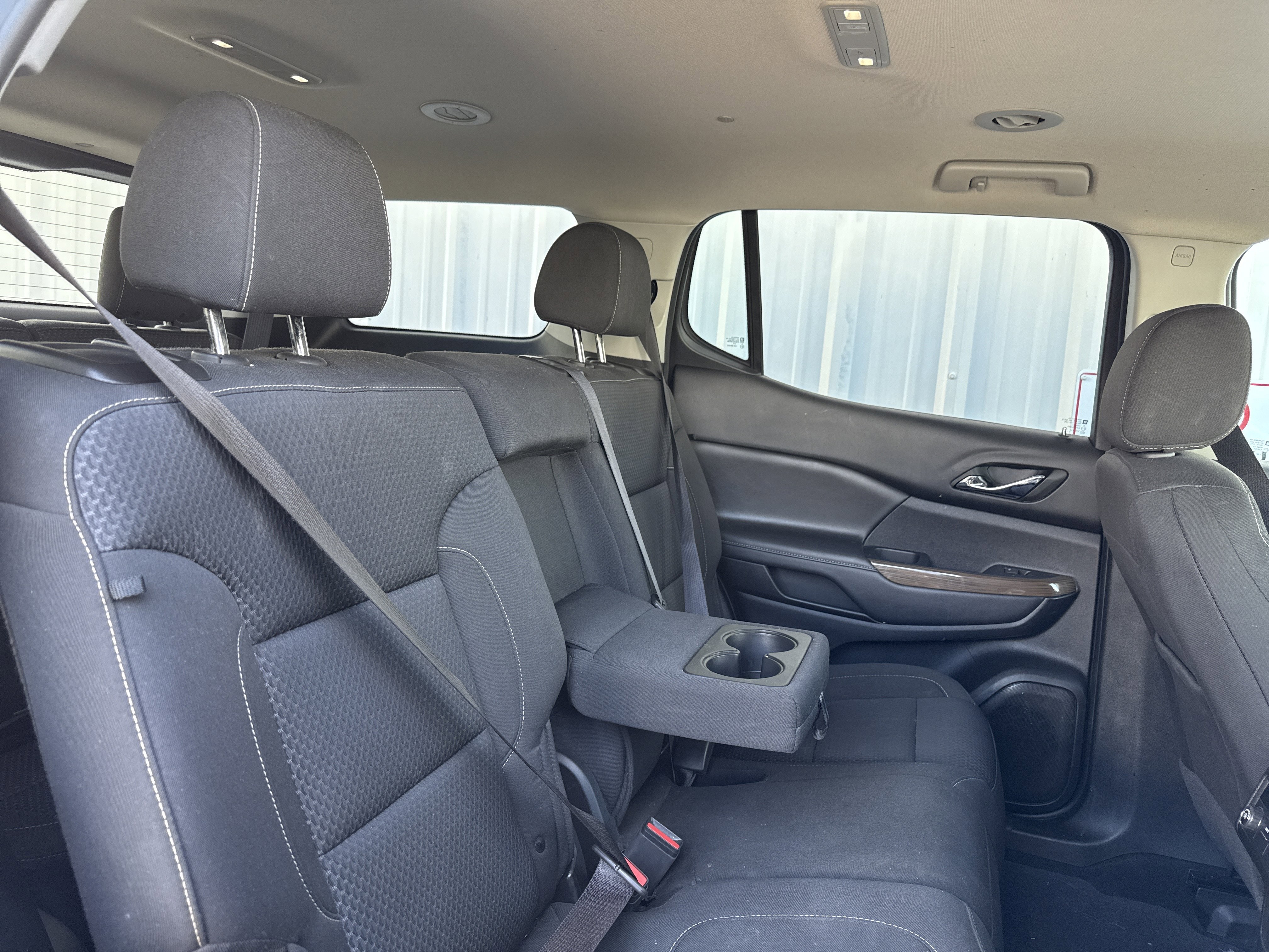 Used 2023 GMC Acadia SLE image 32