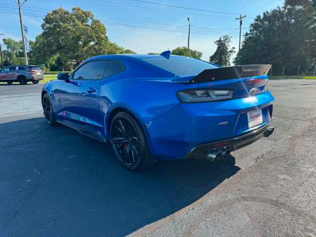 Used 2017 Chevrolet Camaro SS RWD image 3