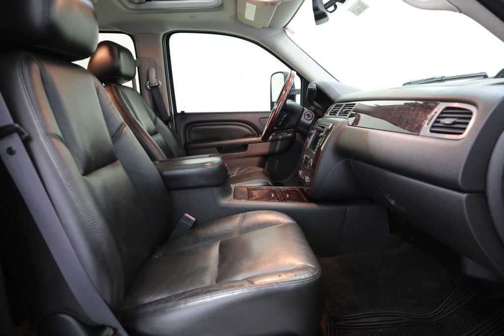 Used 2011 GMC Sierra 3500 Denali AWD/4WD image 8