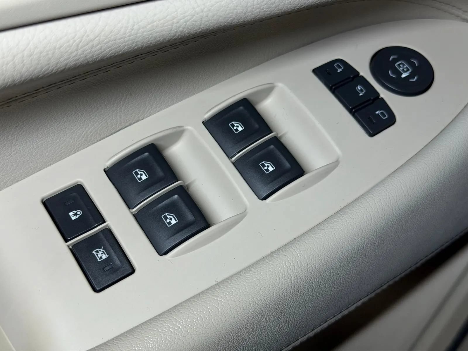 Used 2015 Cadillac Escalade Premium AWD/4WD image 30