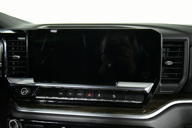 Used 2025 Chevrolet Silverado 1500 LT Trail Boss w/ Convenience Package II image 4