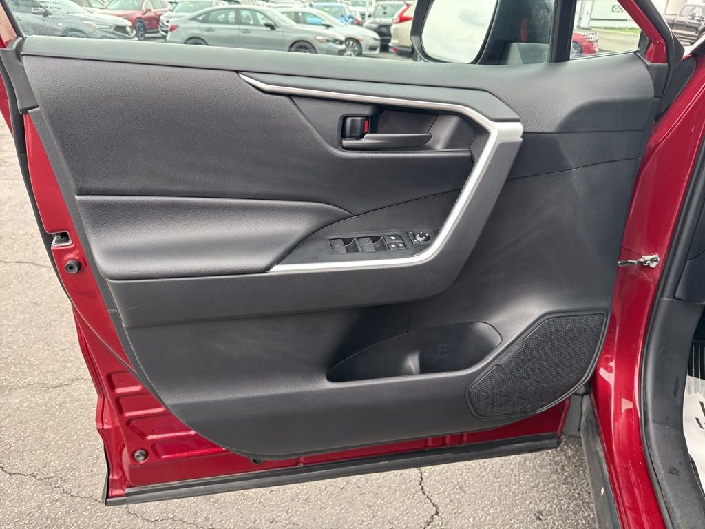 Used 2020 Toyota RAV4 LE w/ All Weather Liner Package AWD/4WD image 31