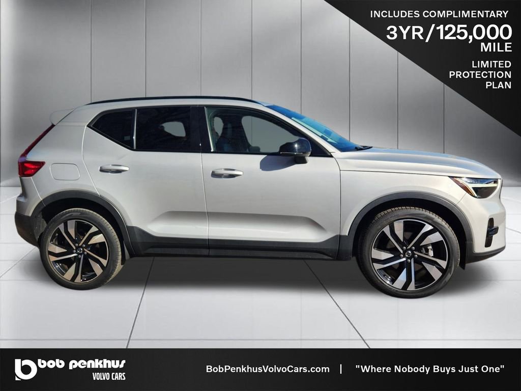Used 2023 Volvo XC40 B5 Plus w/ Climate Package image 24