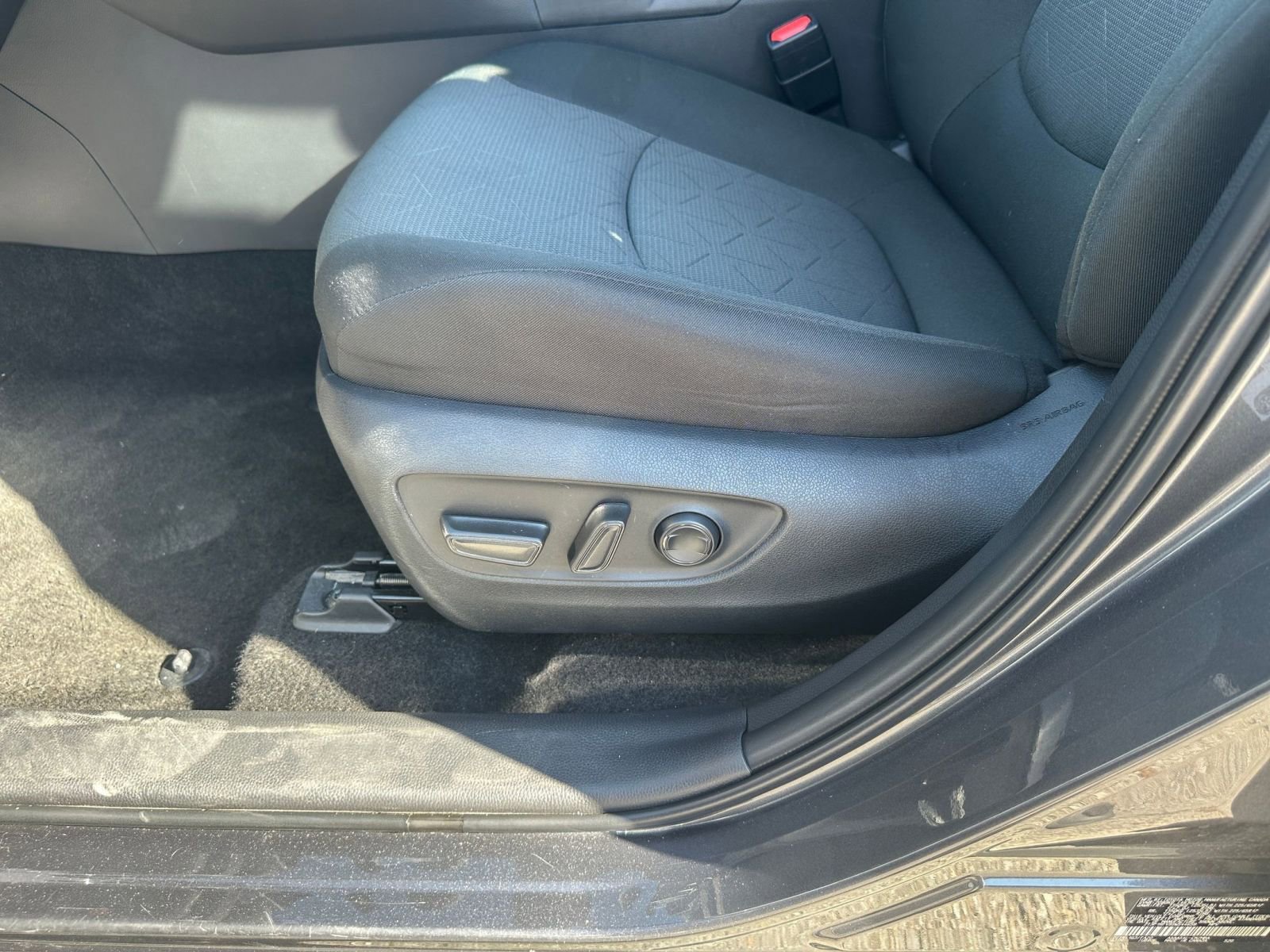 Used 2025 Toyota RAV4 XLE w/ Convenience Package image 22