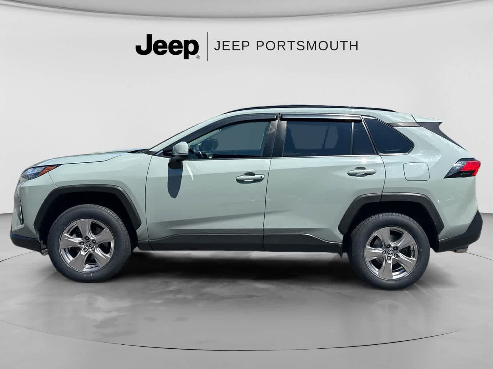 Used 2022 Toyota RAV4 XLE w/ Convenience Package AWD/4WD image 5