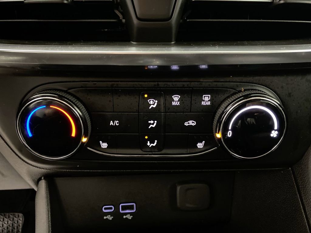 Certified 2024 Buick Encore GX Preferred w/ Comfort Package FWD image 18
