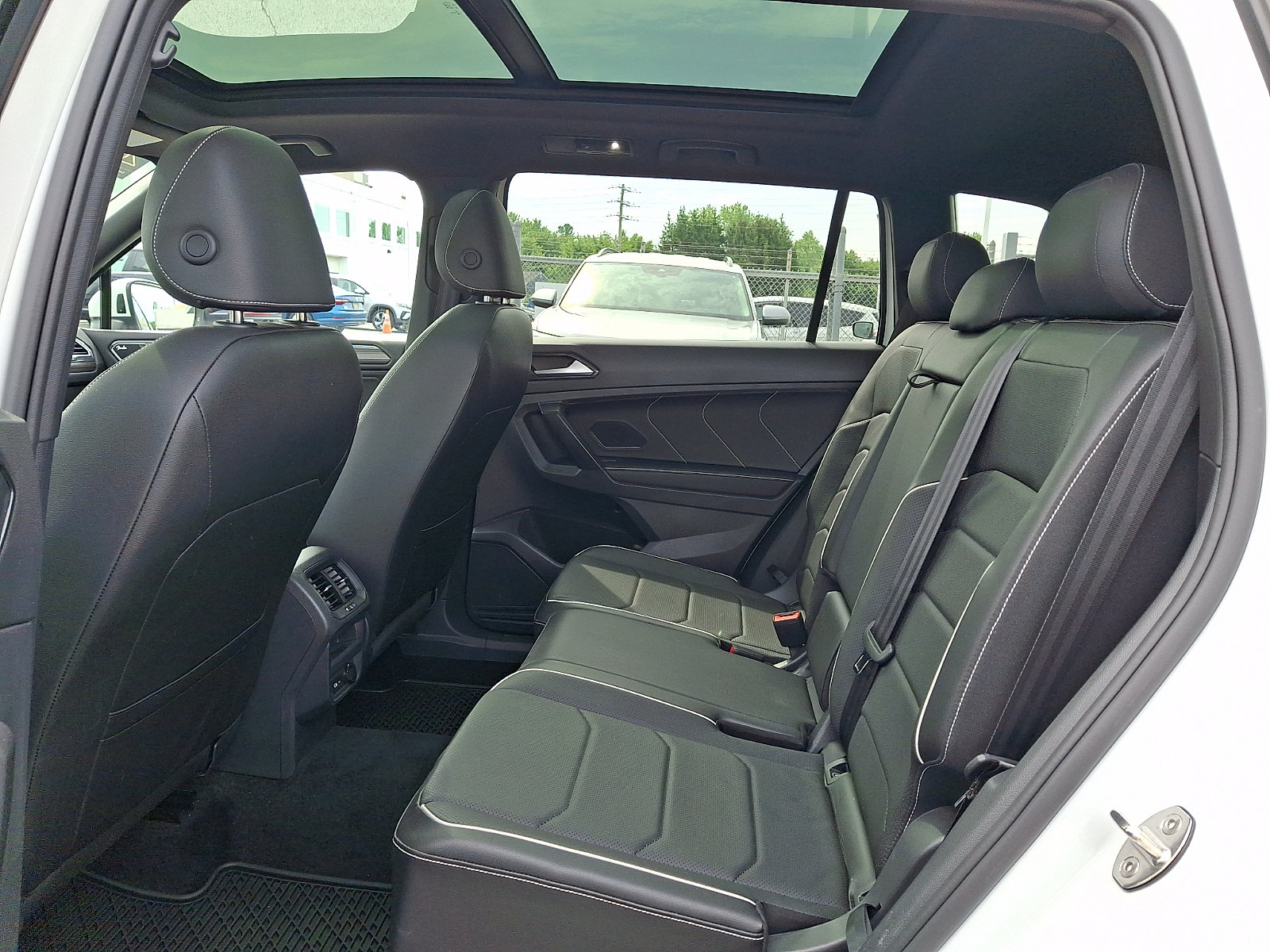 Certified 2023 Volkswagen Tiguan SEL R-Line AWD/4WD image 10