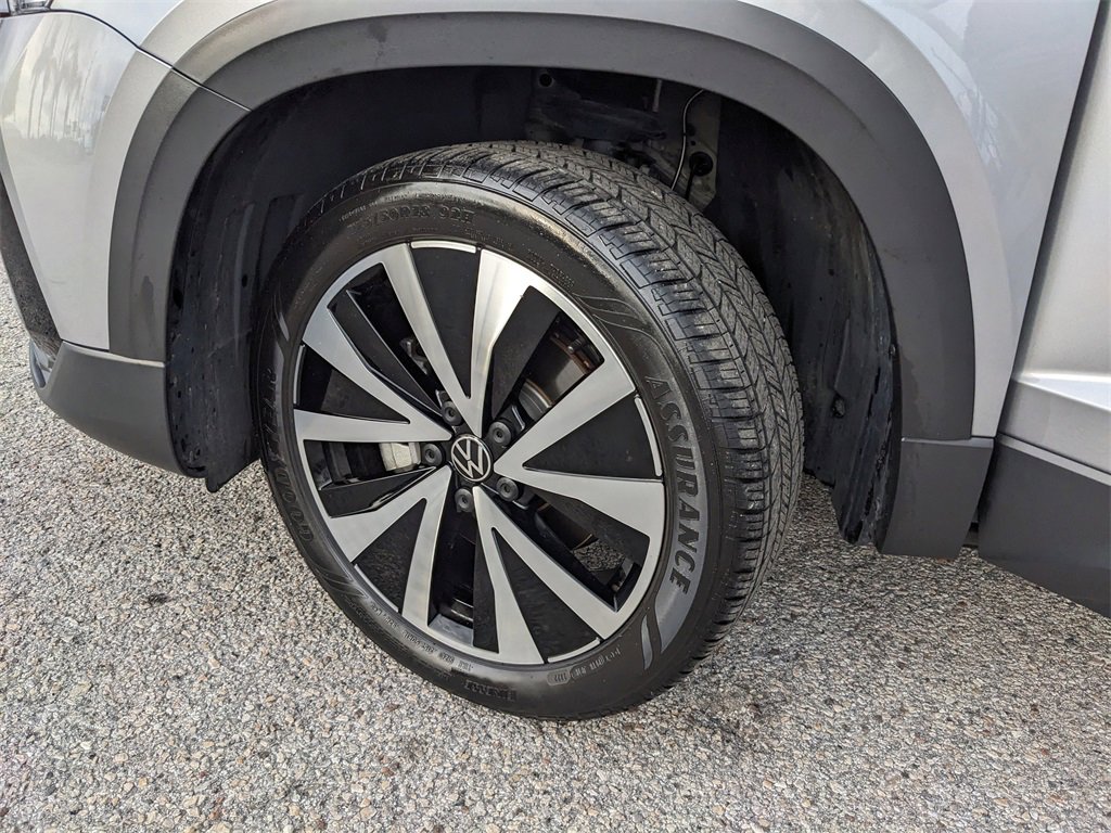 Certified 2023 Volkswagen Taos SE w/ Panoramic Sunroof Package image 36