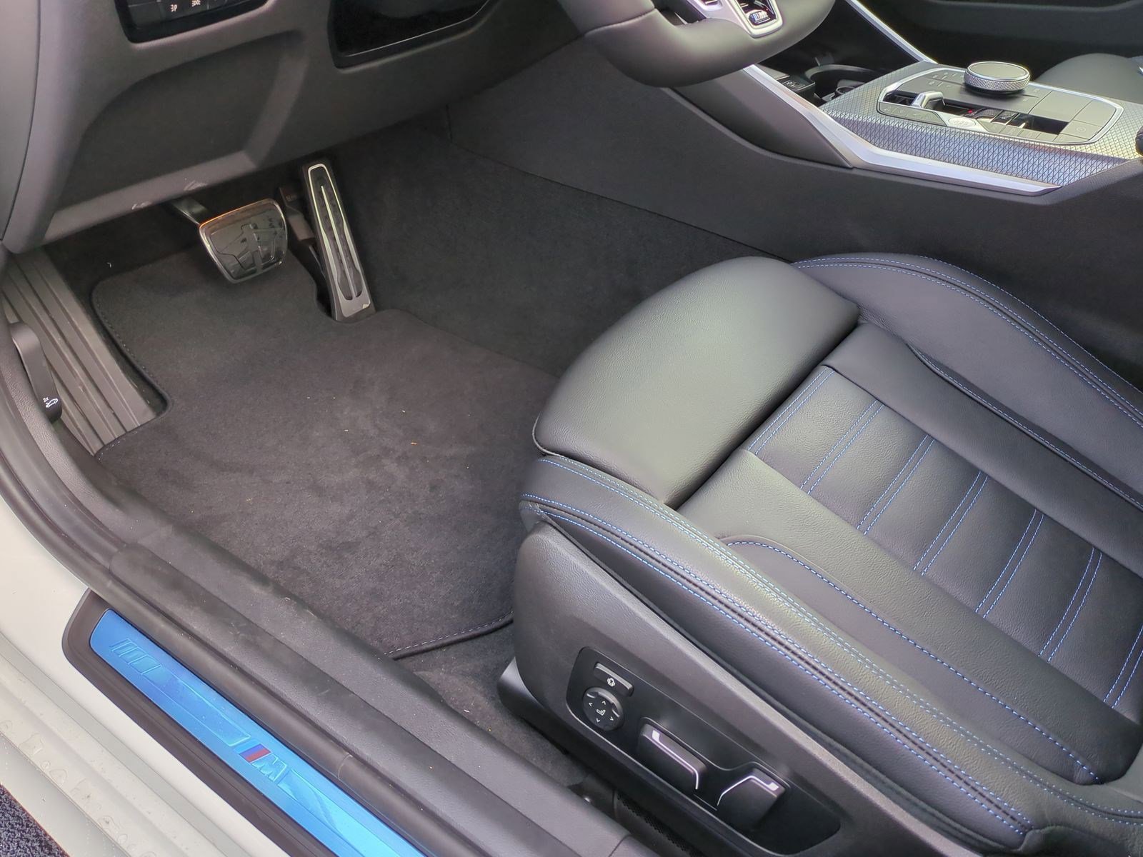 Used 2026 BMW 330i Sedan image 17