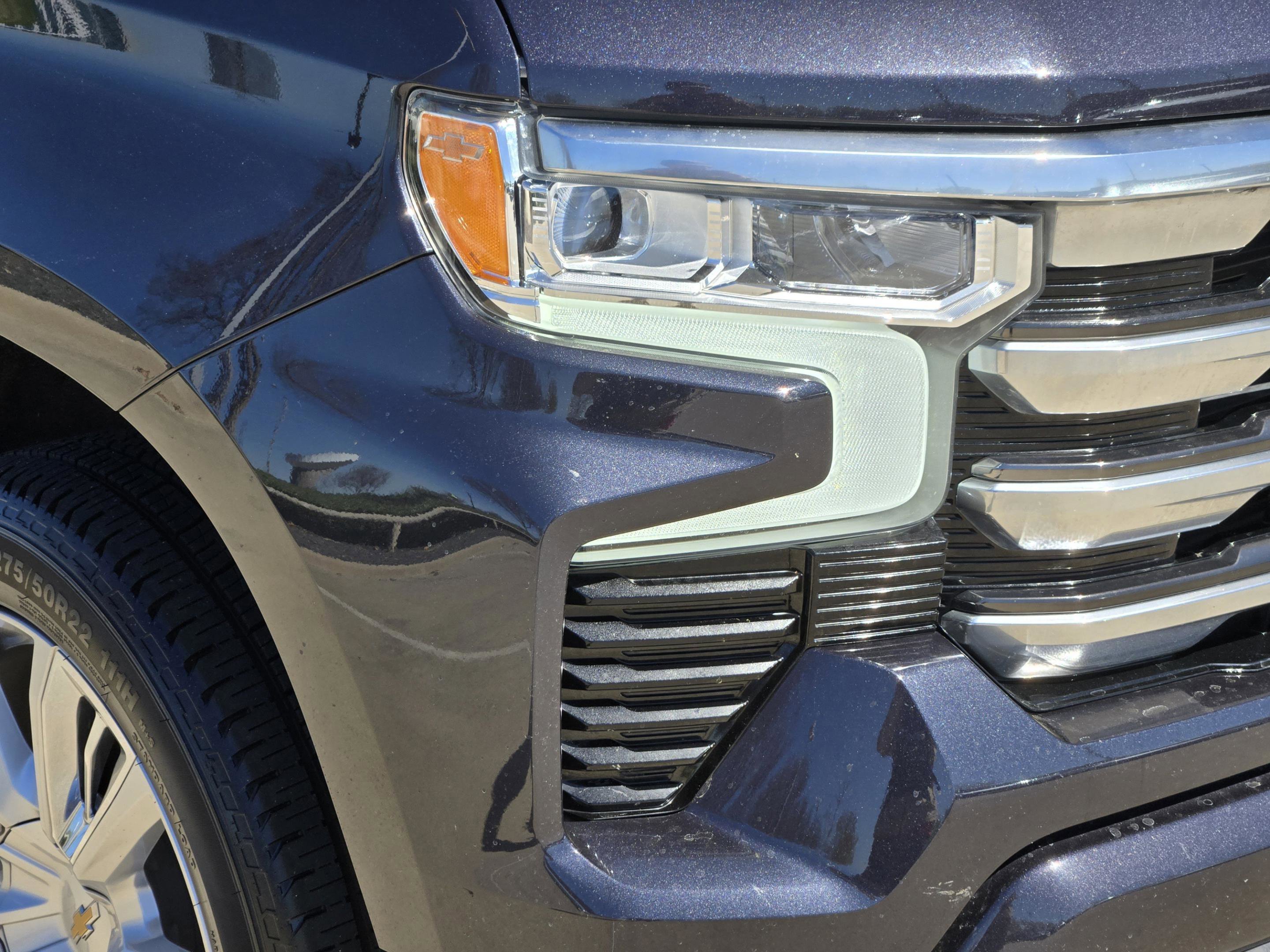 Used 2023 Chevrolet Silverado 1500 High Country w/ Technology Package image 12