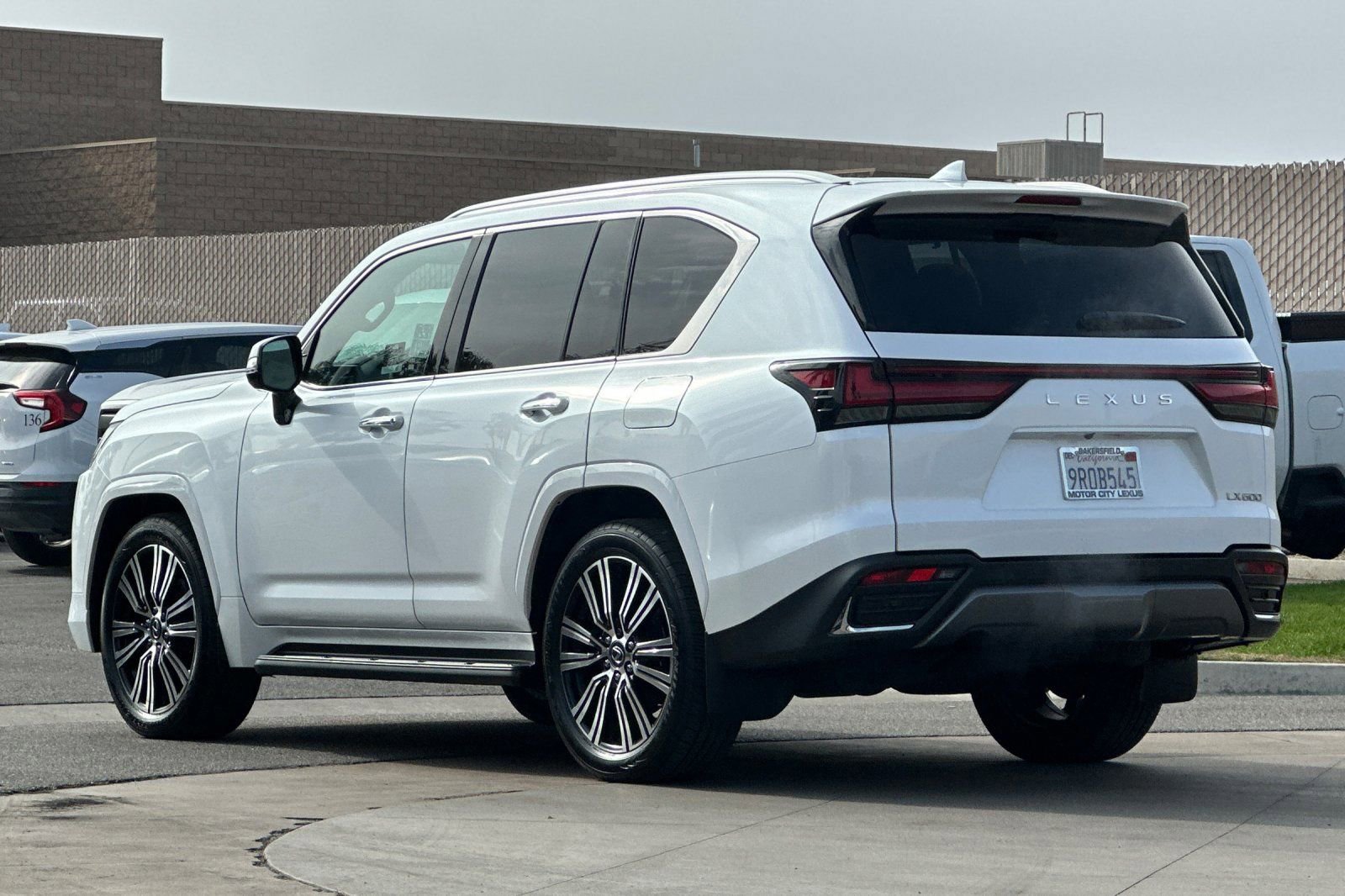 Certified 2024 Lexus LX 600 4WD w/ Luxury Package image 6