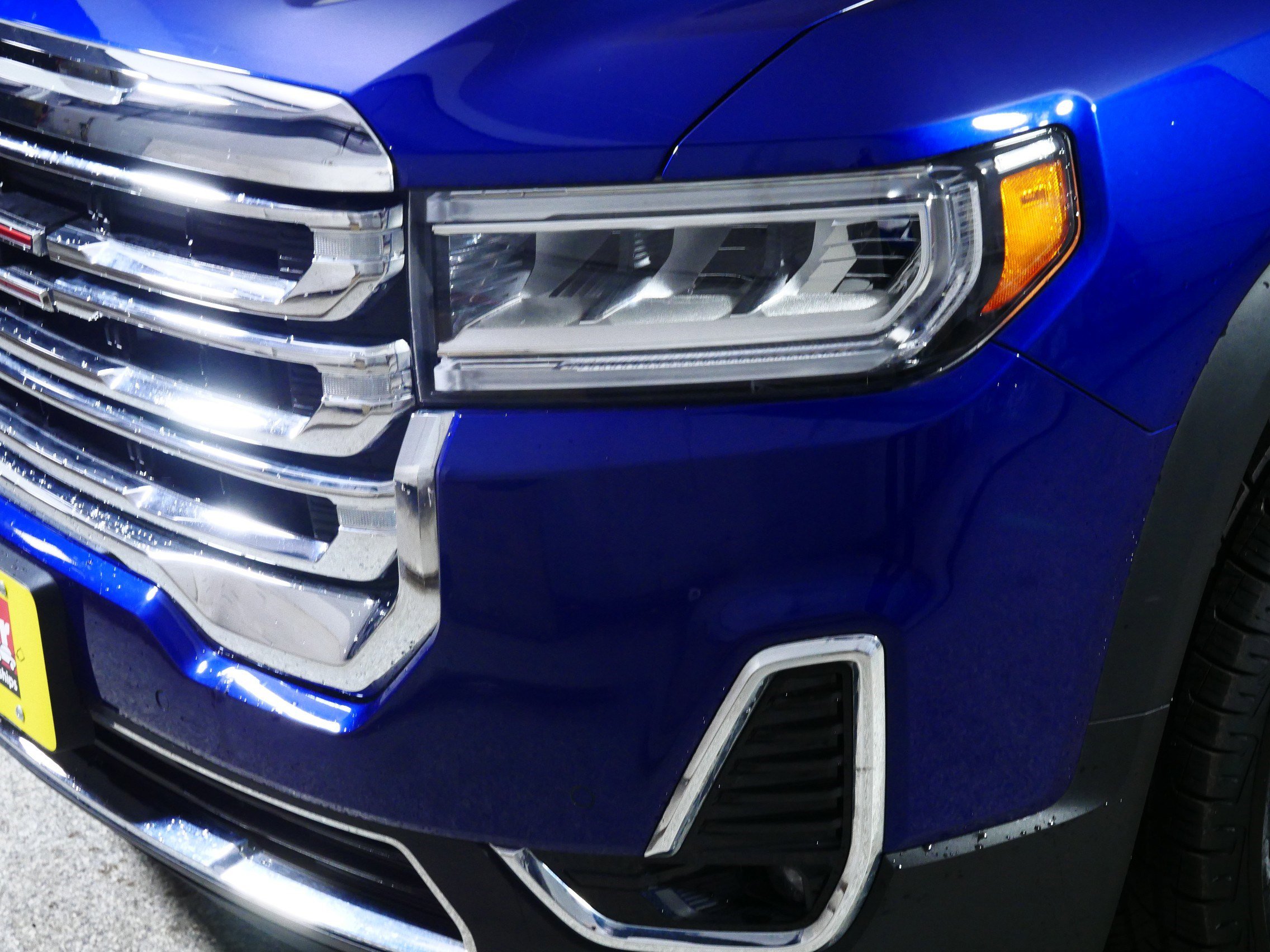 Used 2023 GMC Acadia SLT w/ Preferred Package image 16