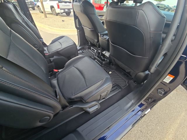 Used 2025 Toyota Sienna Limited image 11