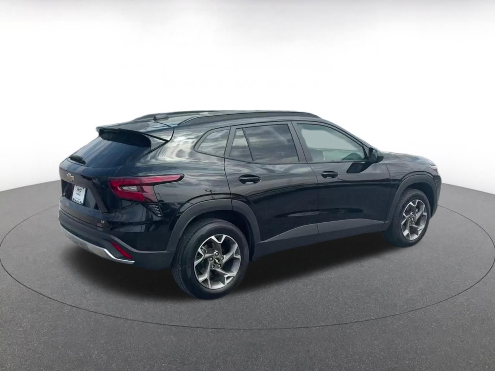 Used 2025 Chevrolet Trax LT image 12