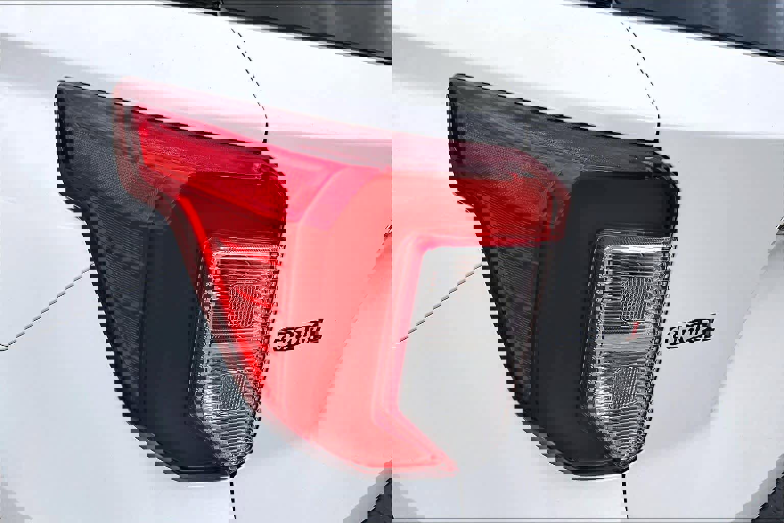 Used 2022 Ford Explorer XLT w/ Equipment Group 202A image 28