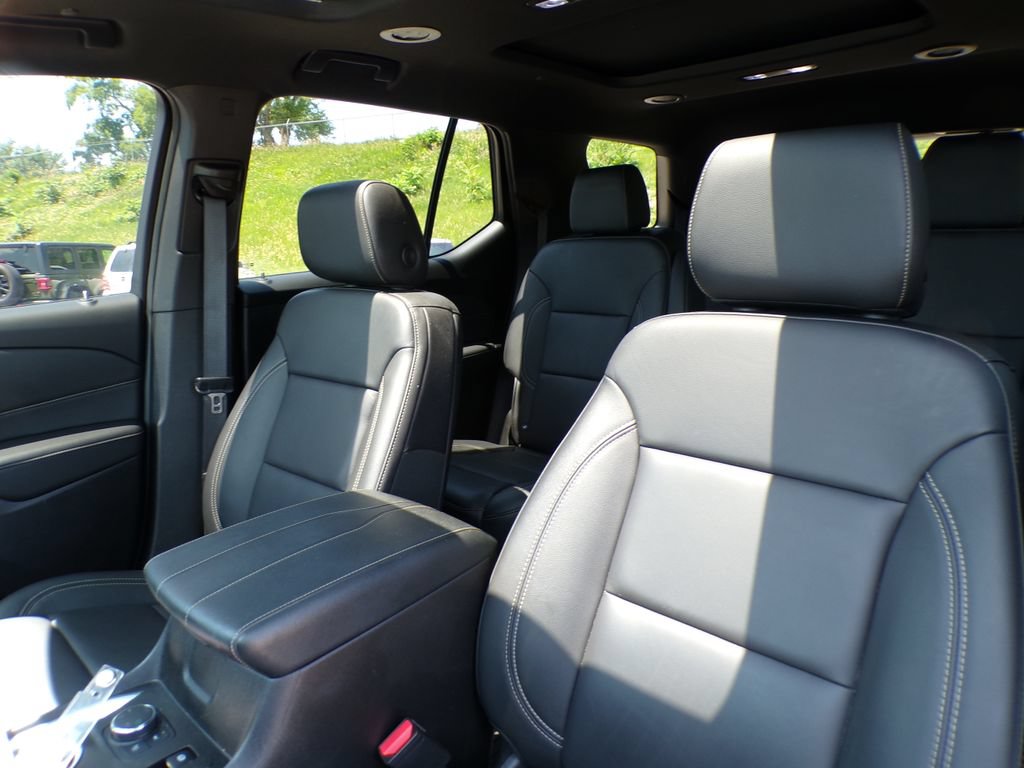 Used 2023 Chevrolet Traverse LT w/ LT Premium Package AWD/4WD image 11