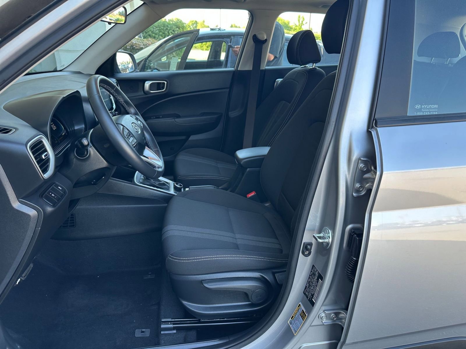 Used 2025 Hyundai Venue SEL image 27