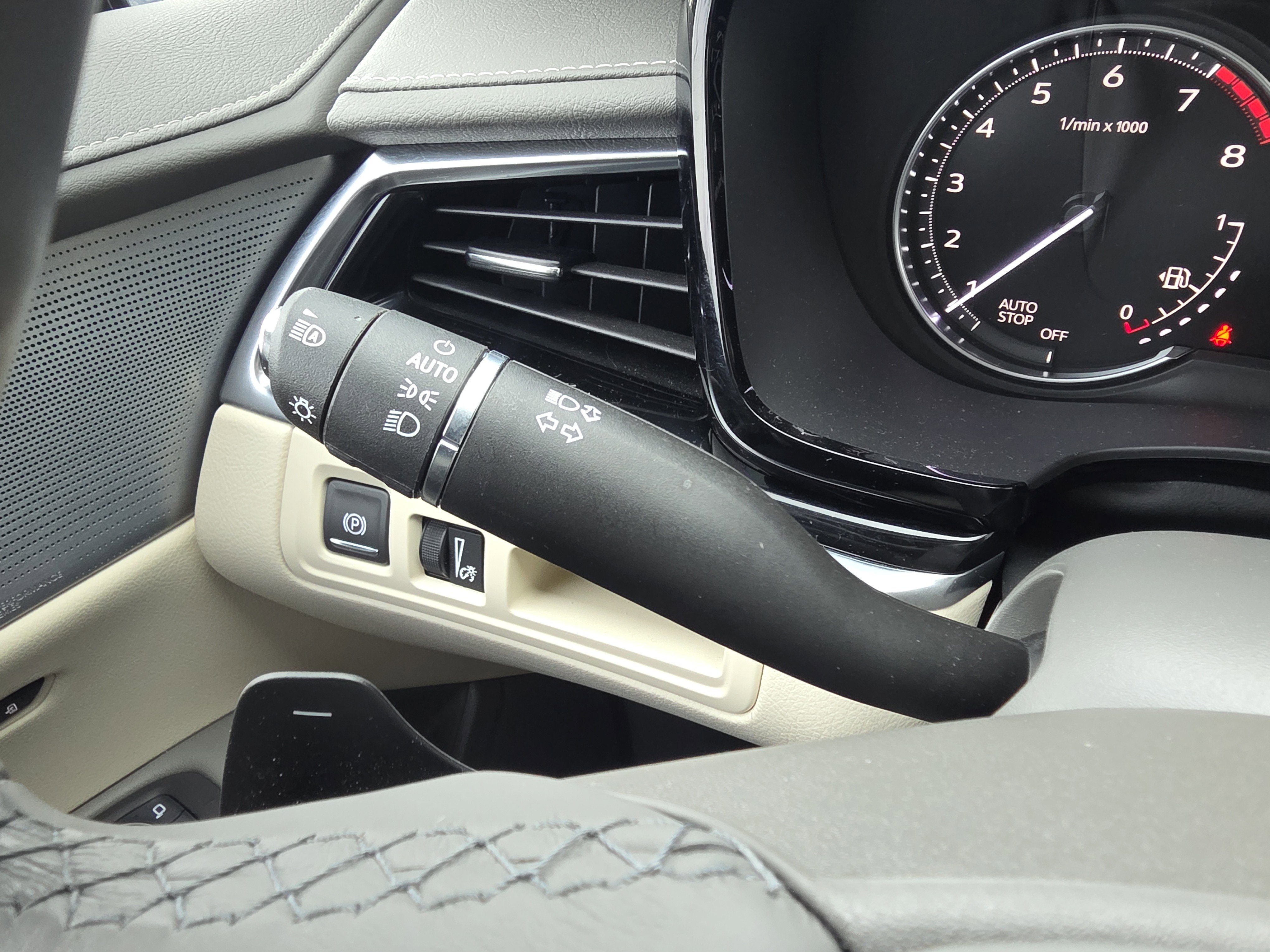 Certified 2025 Cadillac XT6 Premium Luxury image 22