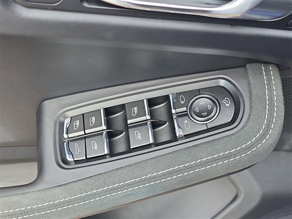 Used 2024 Porsche Macan GTS image 12