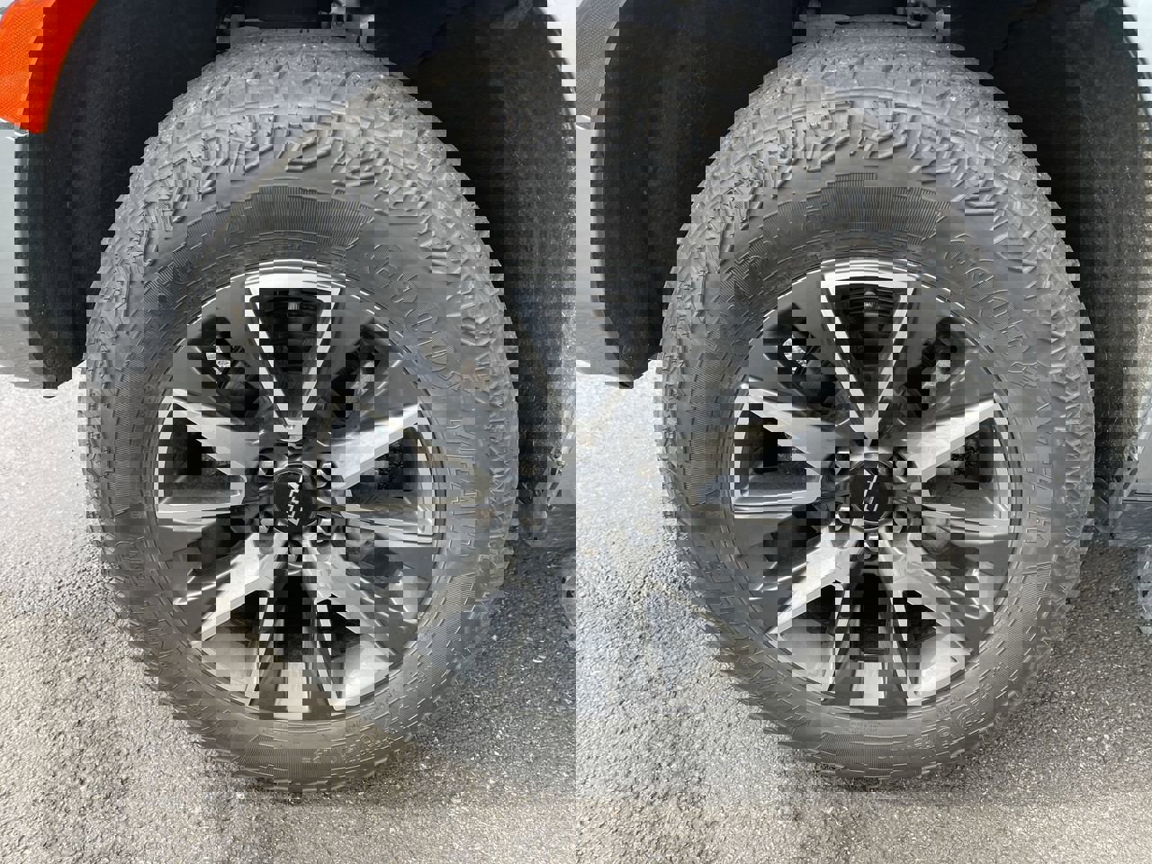 Used 2024 Chevrolet Suburban Z71 w/ Luxury Package image 34