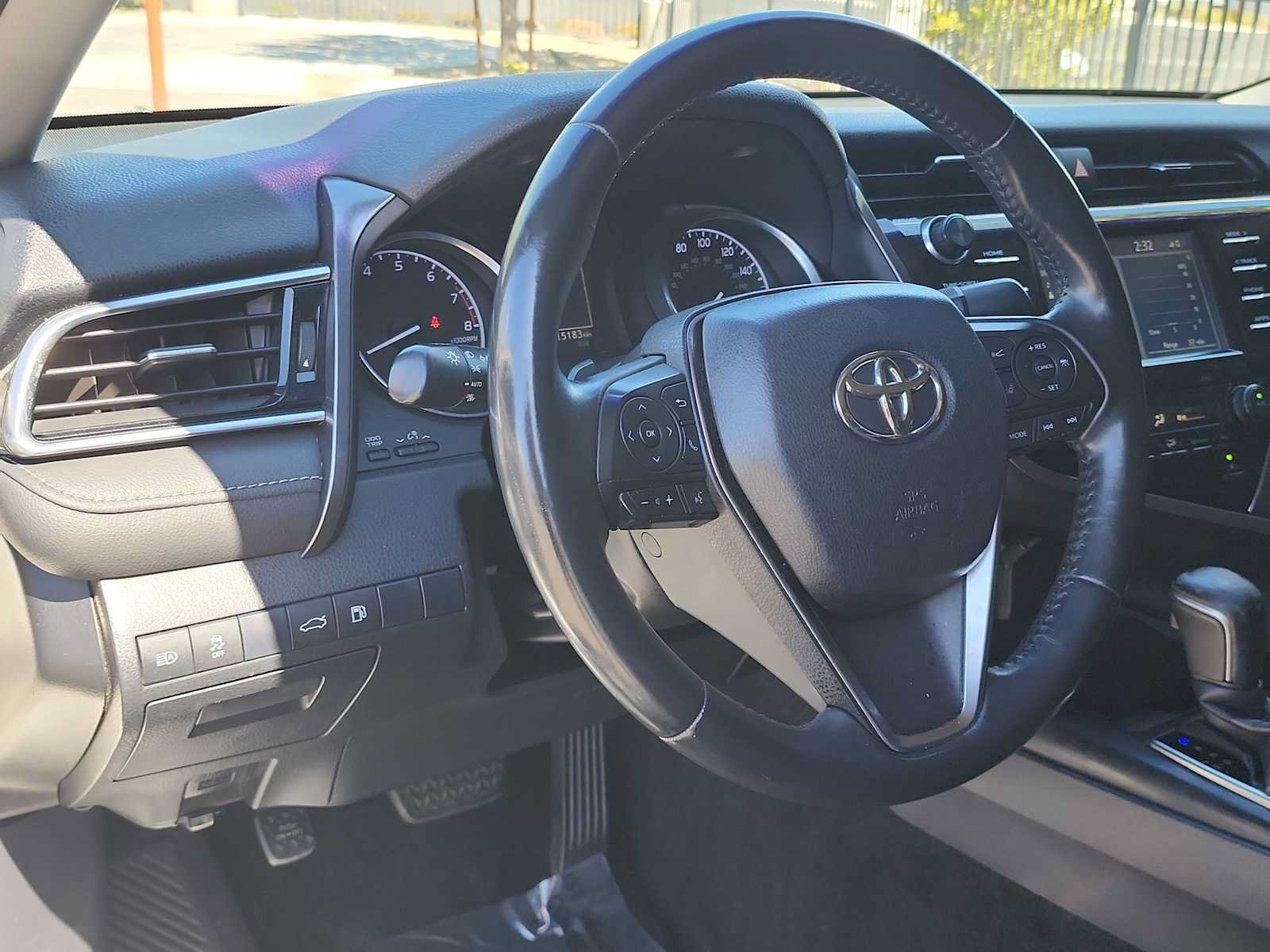Used 2018 Toyota Camry SE w/ Moonroof Package FWD image 17