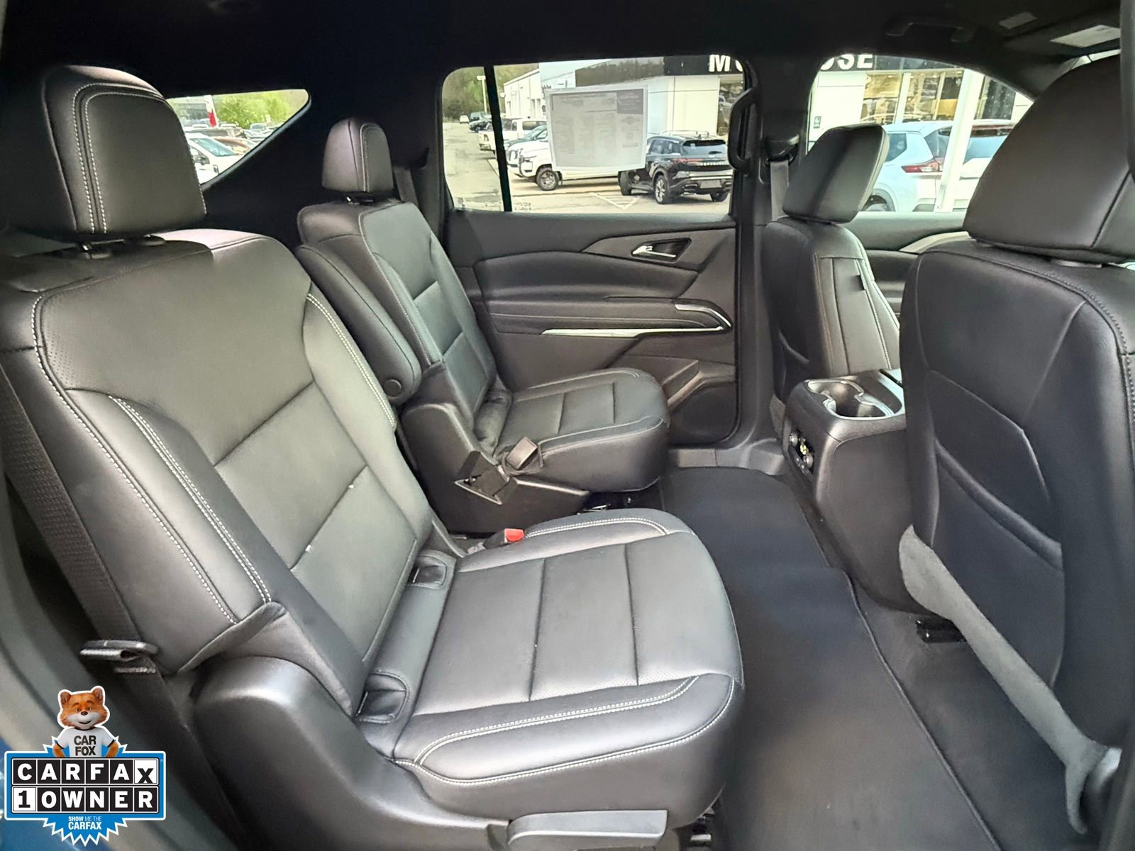 Used 2026 Chevrolet Traverse LT AWD/4WD image 2
