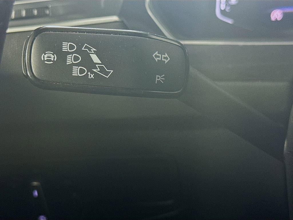 Used 2022 Volkswagen Tiguan SEL R-Line image 12