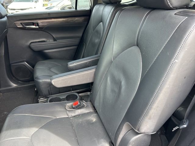 Used 2023 Toyota Highlander Limited image 10