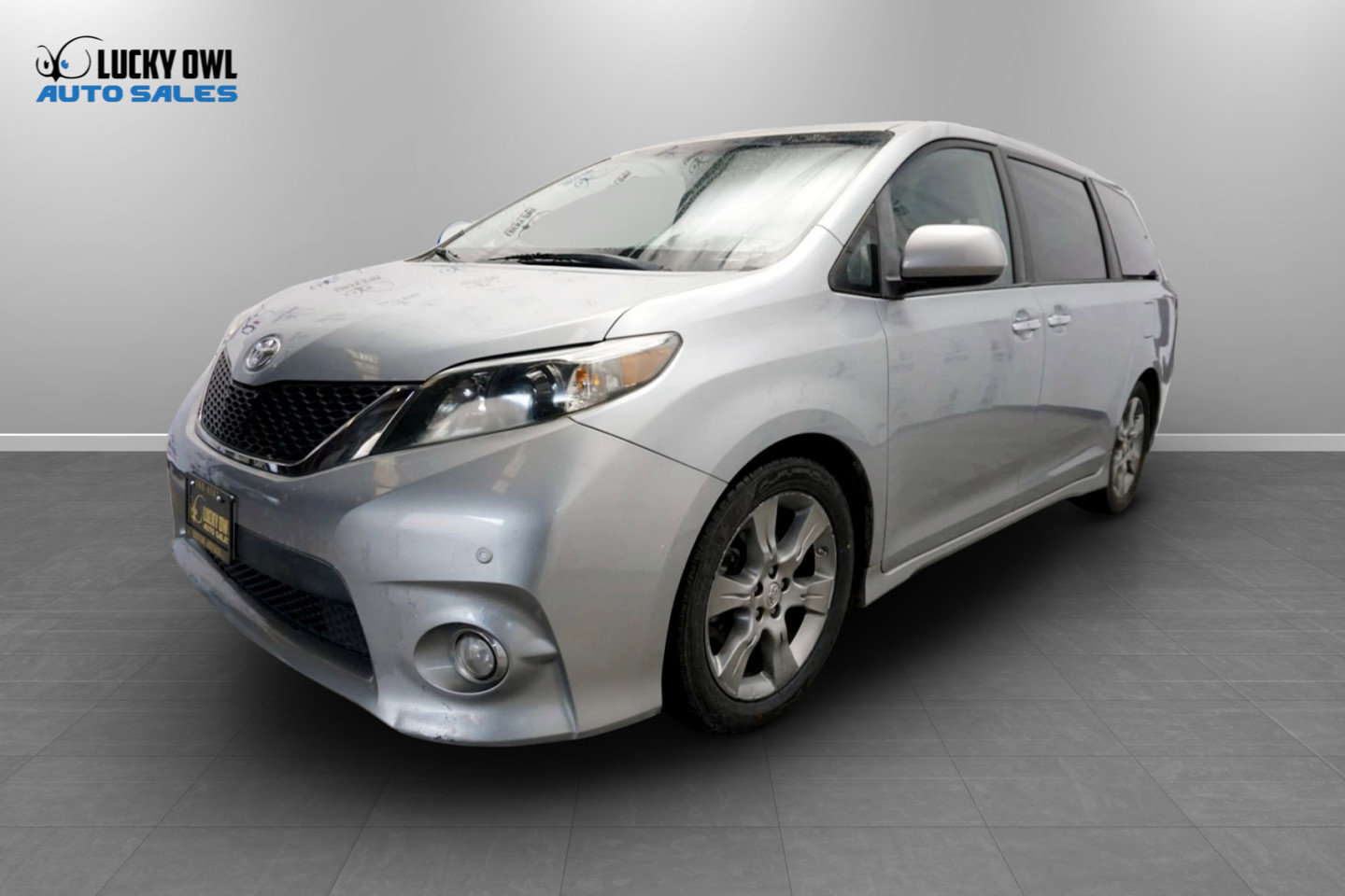 Used 2014 Toyota Sienna SE FWD image 25