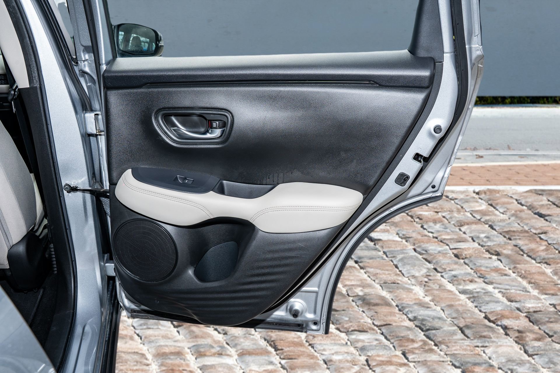 Used 2023 Honda HR-V LX image 13