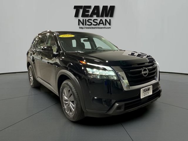 Certified 2025 Nissan Pathfinder SV AWD/4WD image 1