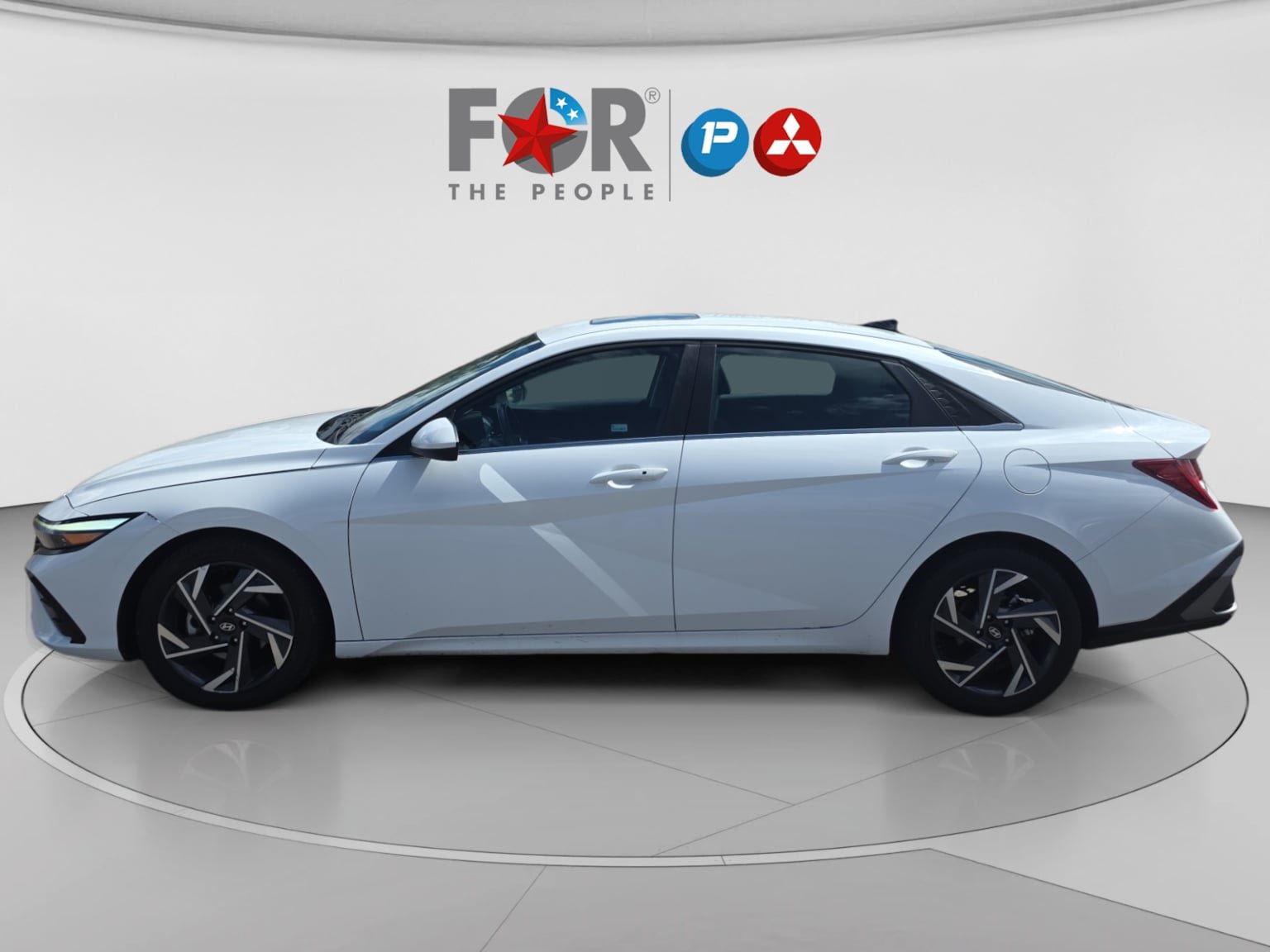 Used 2025 Hyundai Elantra SEL FWD image 2