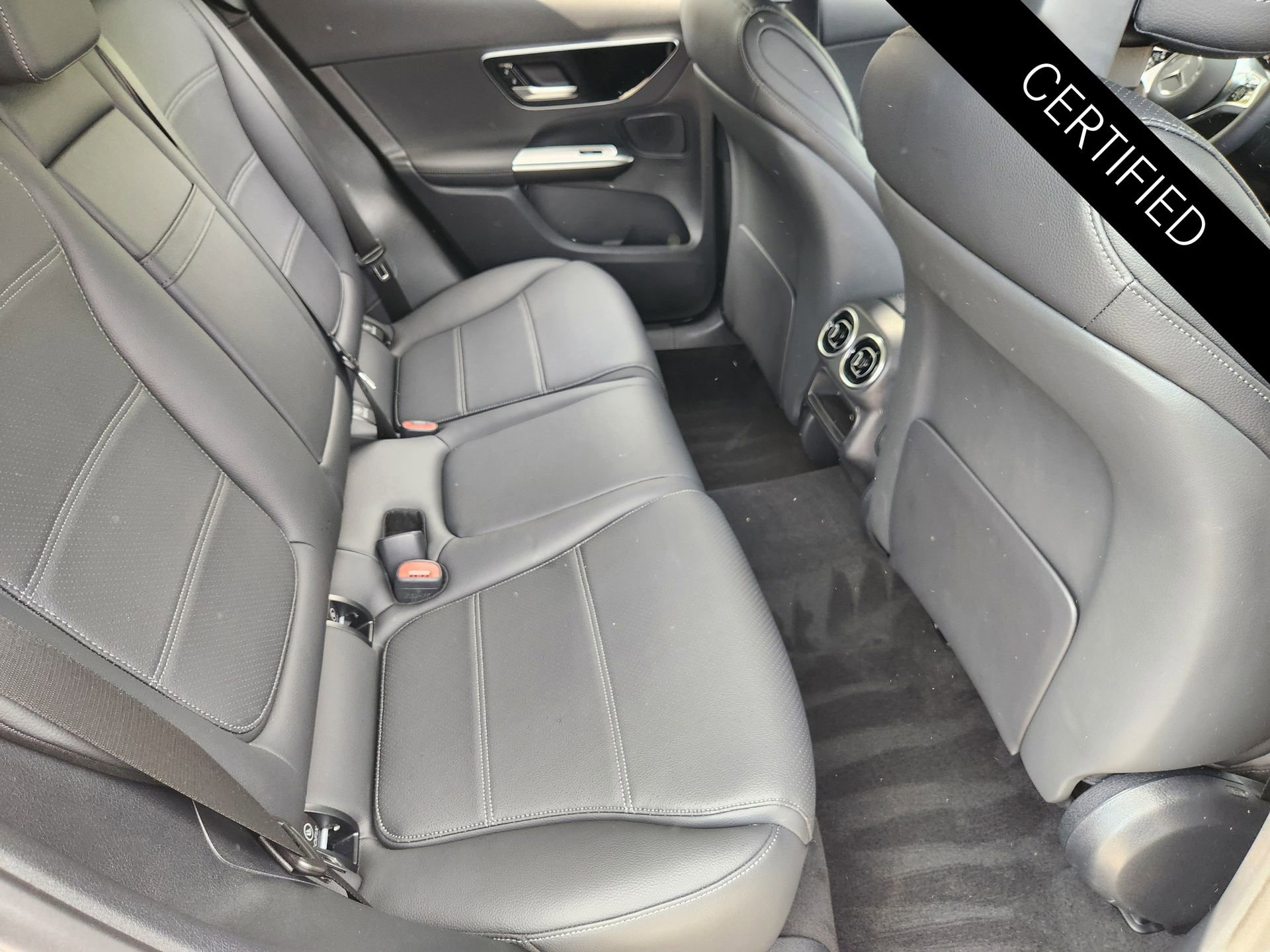 Used 2026 Mercedes-Benz GLC 300 image 31