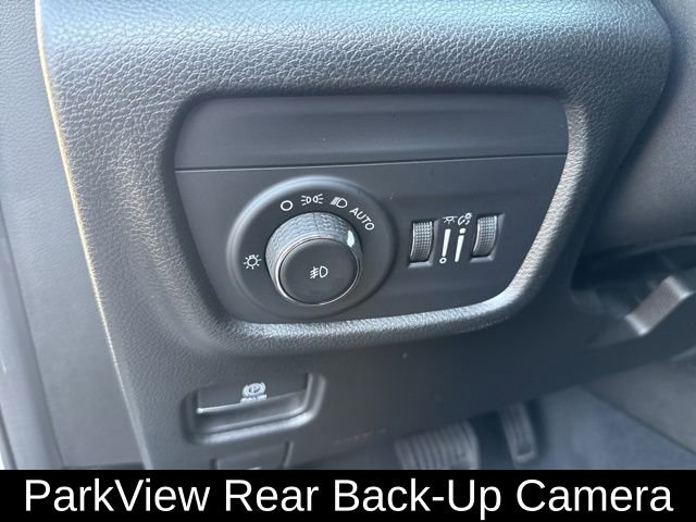 Used 2023 Jeep Grand Cherokee Limited w/ Black Appearance Package AWD/4WD image 22