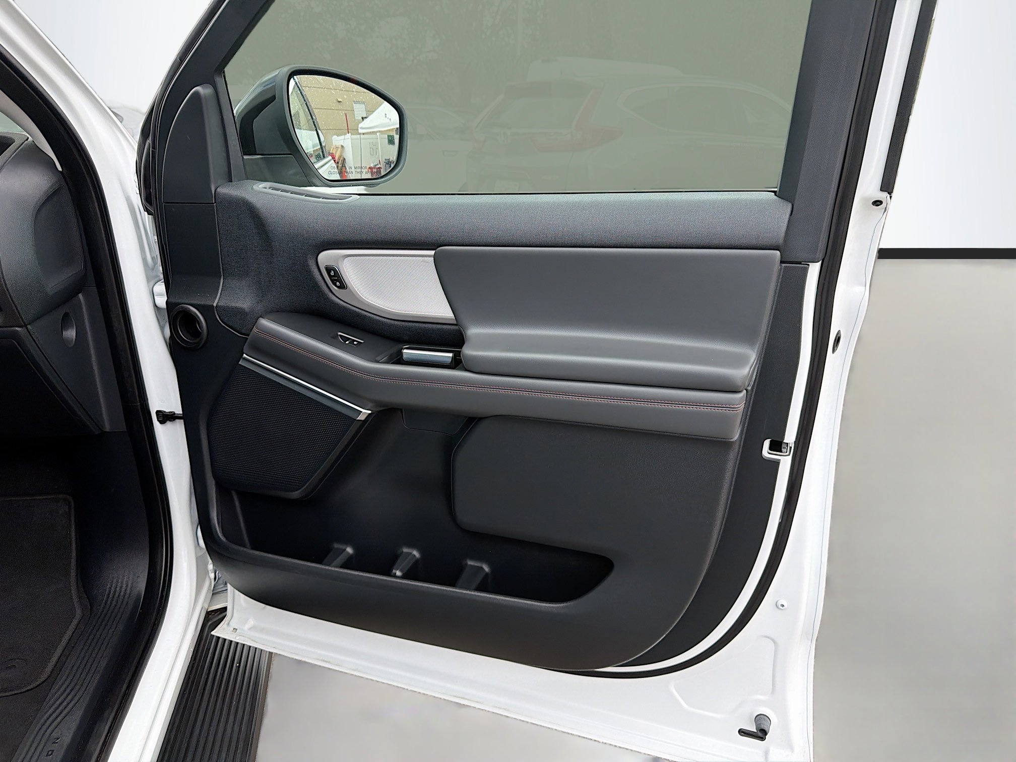 Used 2025 Ford Expedition Active image 44