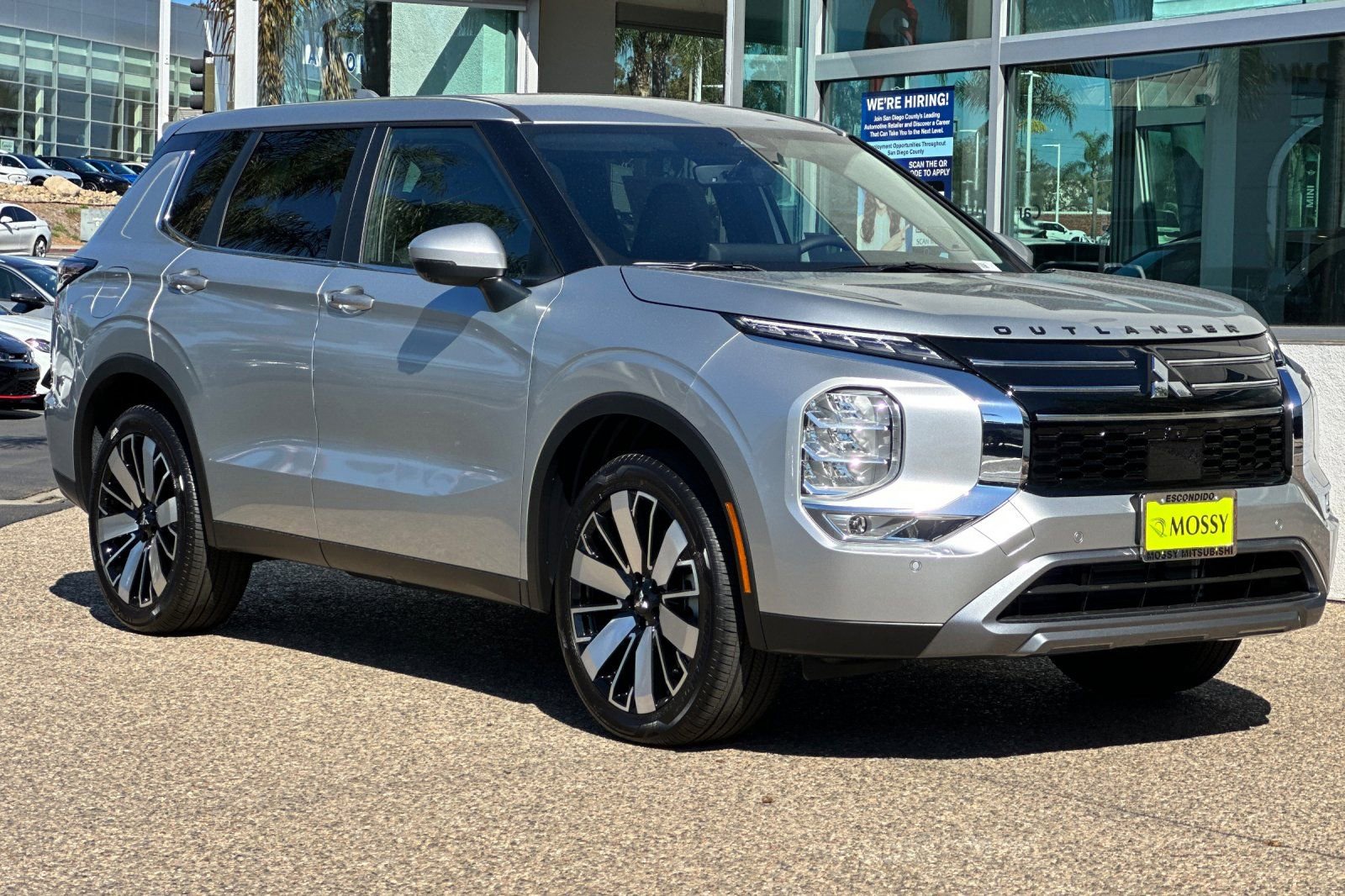 New 2025 Mitsubishi Outlander SE image 2