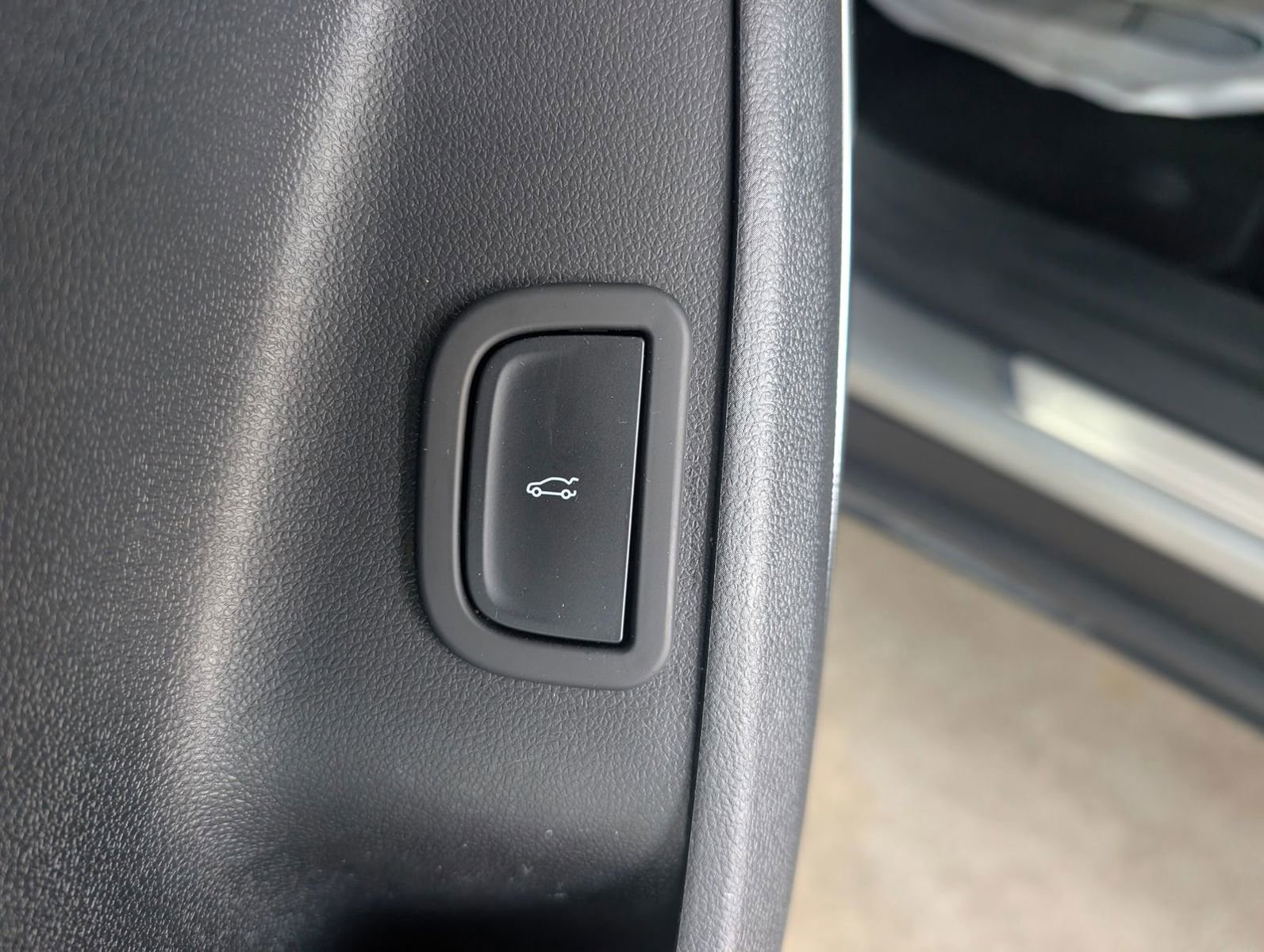 Certified 2025 Buick Enclave Preferred image 9