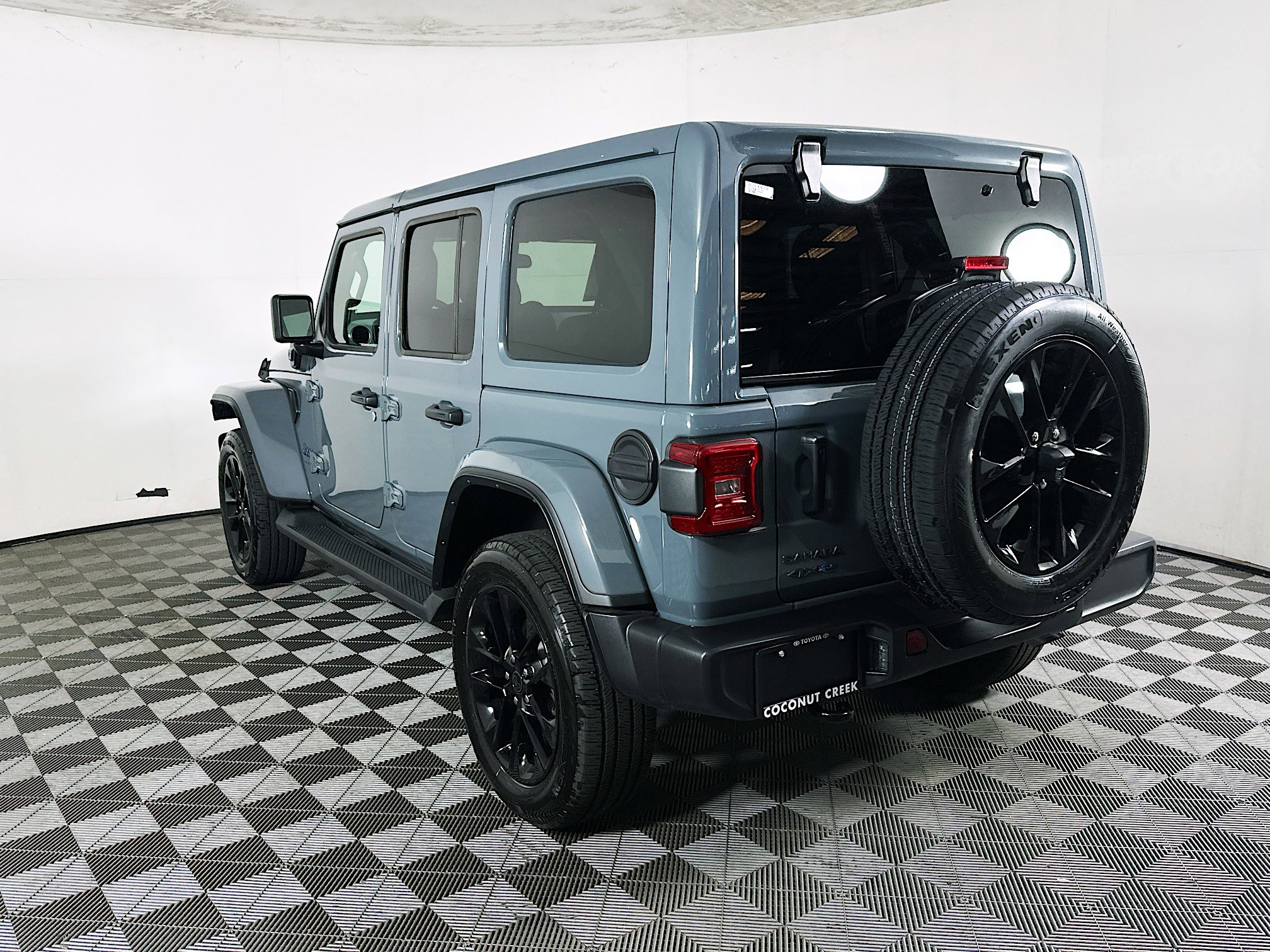 Used 2025 Jeep Wrangler Sahara image 5