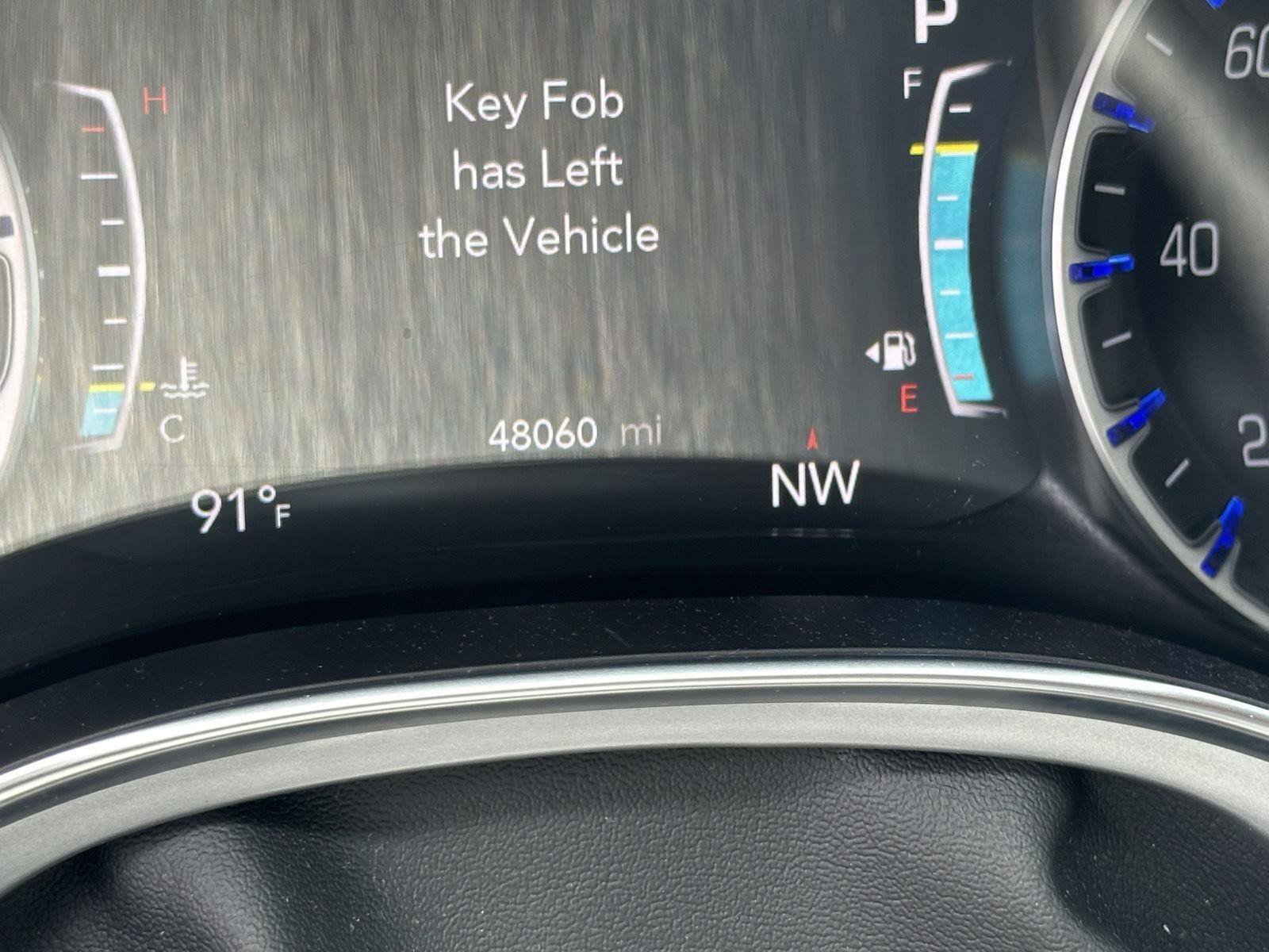 Used 2025 Chrysler Pacifica Limited FWD image 12